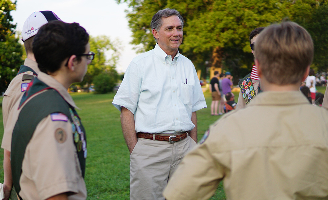 Congressman French Hill speaking with Boy Scouts